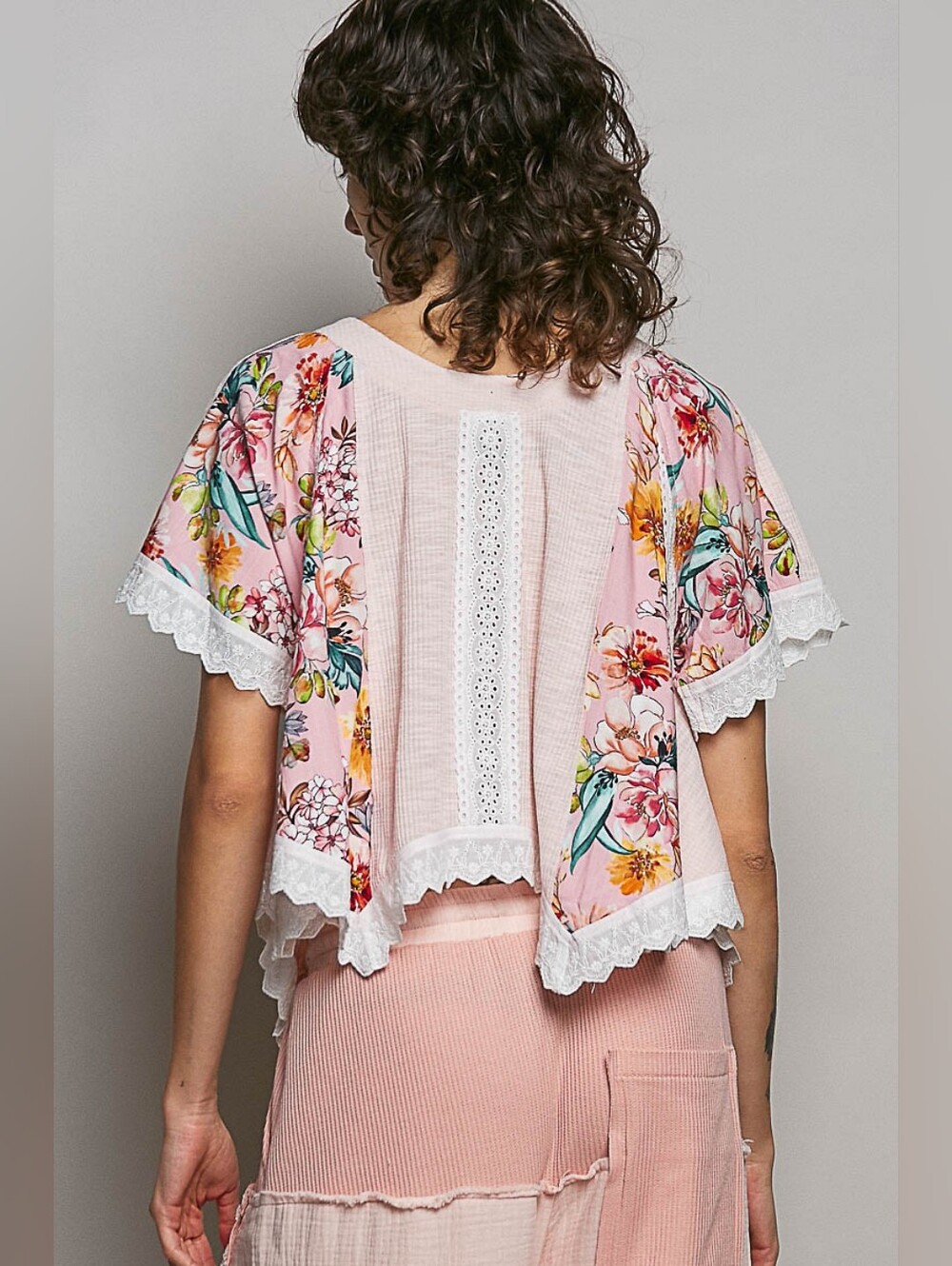 POL Round Neck Ribbed Cropped Top with Lace Detail- Pink- FAST SHIPPING !! - Picture 2 of 8